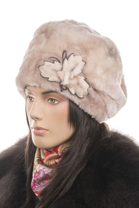Купить Шапка женская из мутона в каталоге