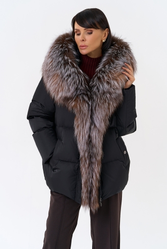 Миниатюра фотографии Женский пуховик с отделкой из меха блюфрост