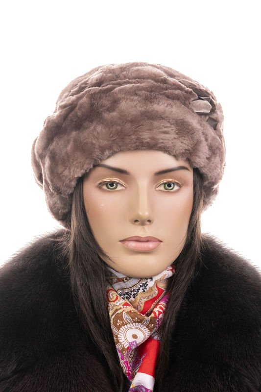 Миниатюра фотографии Шапка женская из мутона