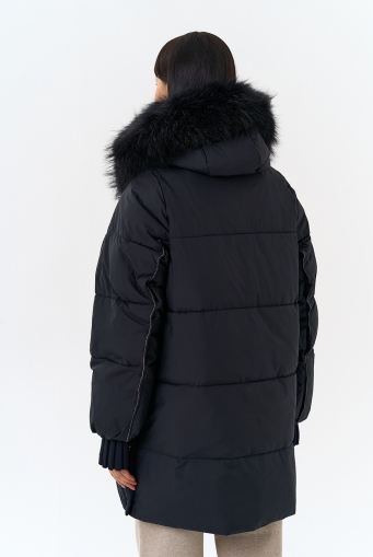 Миниатюра фотографии Женский пуховик с капюшоном из меха енота