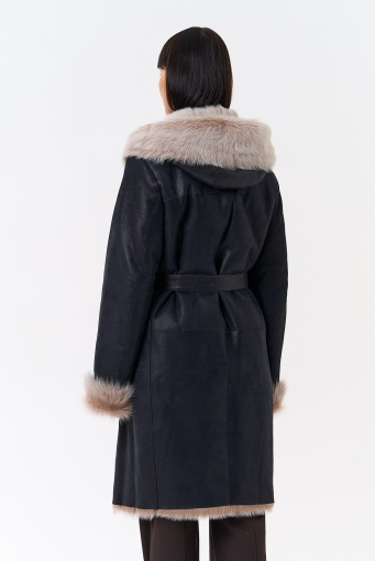 Миниатюра фотографии Женская натуральная дубленка с капюшоном