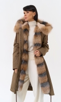 Миниатюра фотографии Женская парка с капюшоном из меха лисы