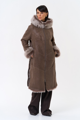 Миниатюра фотографии Женская натуральная дубленка с капюшоном