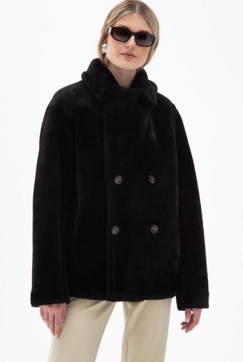 Миниатюра фотографии Женская двухсторонняя дубленка из эко кожи с английским воротником