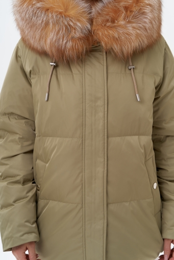 Превью изображения Пуховик с капюшоном из меха лисы Миниатюра фотографии Пуховик с капюшоном из меха лисы