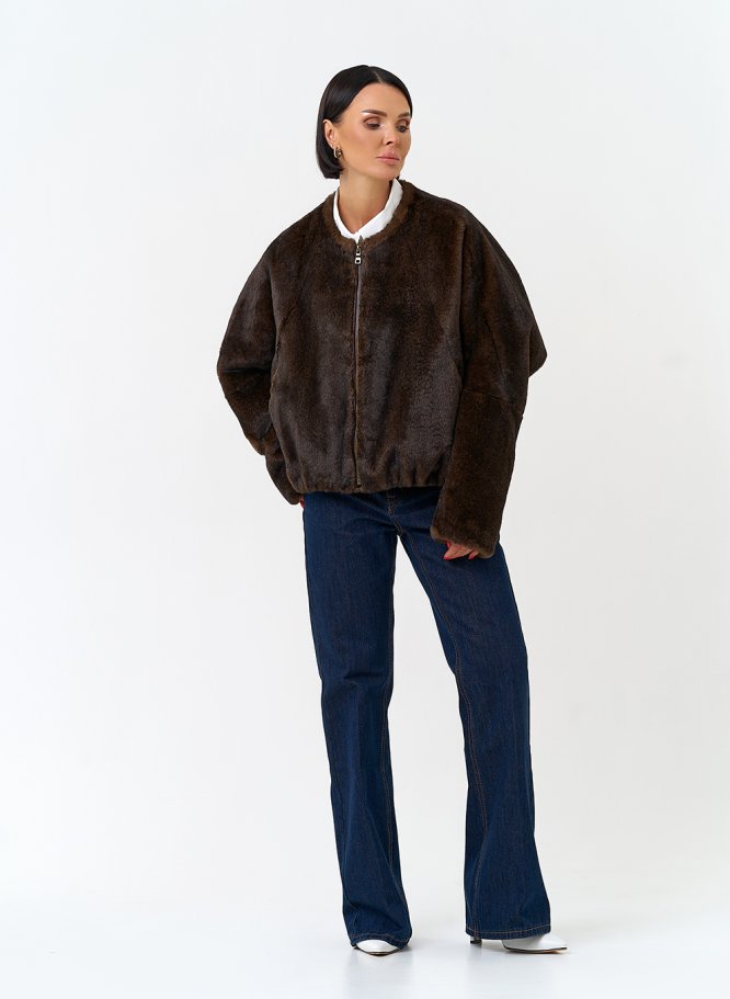Миниатюра фотографии Женская куртка из эко меха