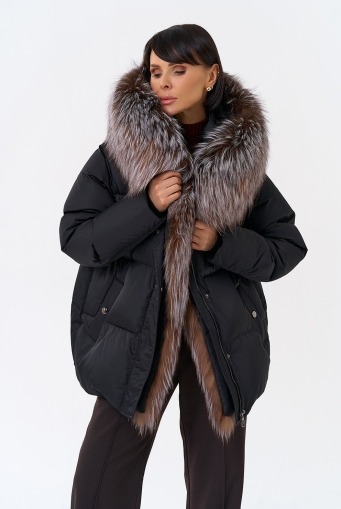 Миниатюра фотографии Женский пуховик с отделкой из меха блюфрост