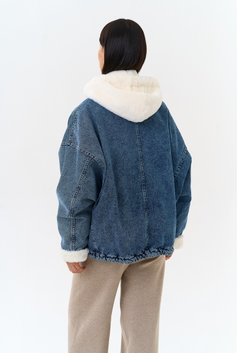 Миниатюра фотографии Женская утепленная джинсовая куртка с отделкой из эко меха