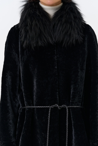 Миниатюра фотографии Женская двухстороняя дубленка с воротником из меха чернобурой лисы