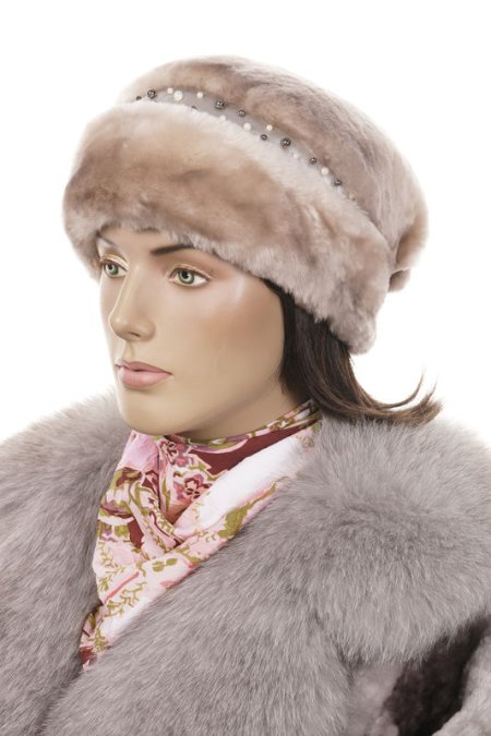 Купить Шапка женская из мутона в каталоге
