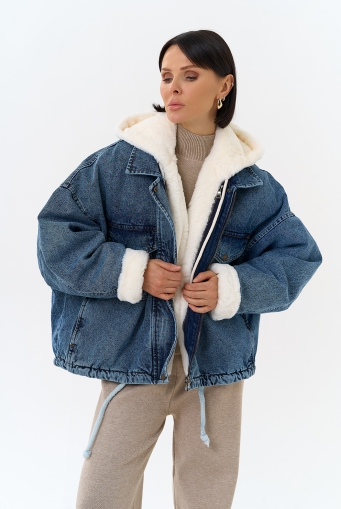 Миниатюра фотографии Женская утепленная джинсовая куртка с отделкой из эко меха